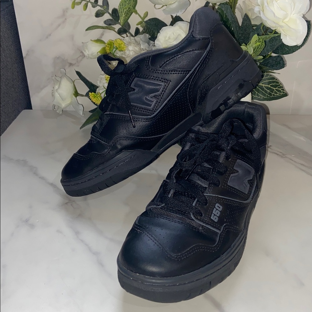 New Balance 550 Black Sneakers Unisex Men’s Size 7.5 Women’s size 9